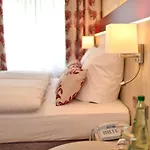 호텔 Zur Alten Schmiede 4*
