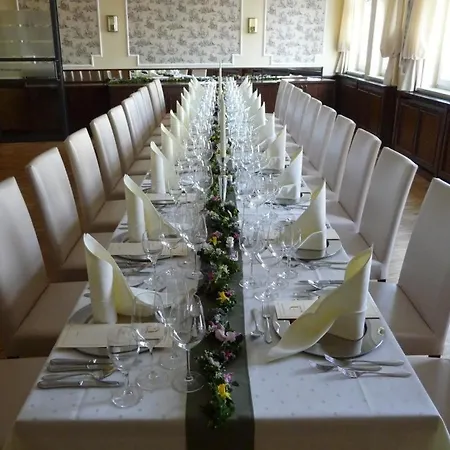 Zur Alten Schmiede Hotel 4*