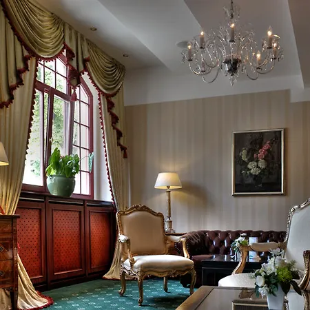 Hotel Zur Alten Schmiede 4*