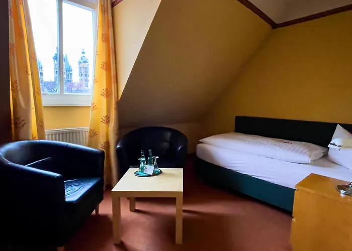 祖尔阿尔滕施米尔德酒店 4* 萨勒河畔瑙姆堡