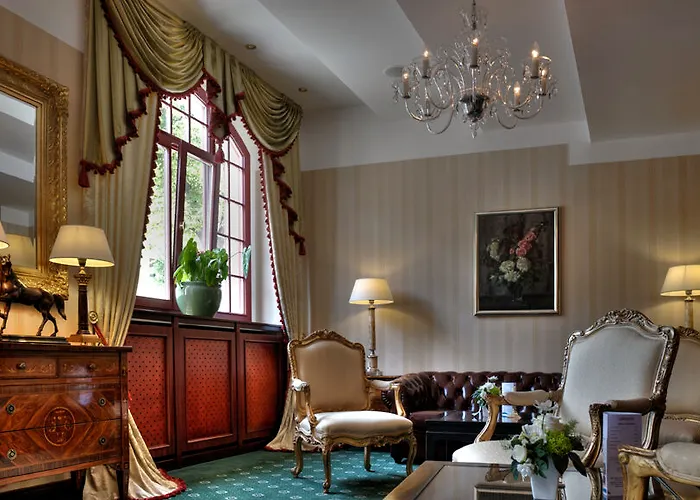 ホテル ツア アルテン シュミーデ 4*