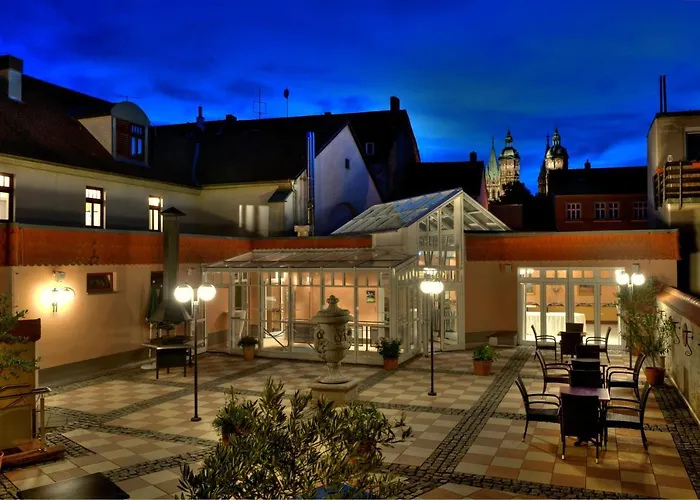 祖尔阿尔滕施米尔德酒店 萨勒河畔瑙姆堡