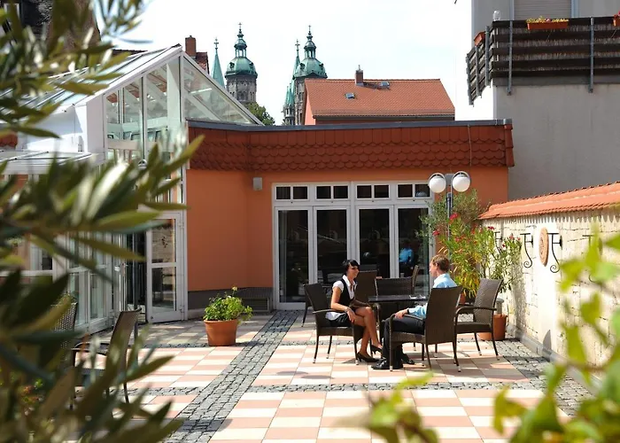 ツア アルテン シュミーデ 4* ナウムブルク